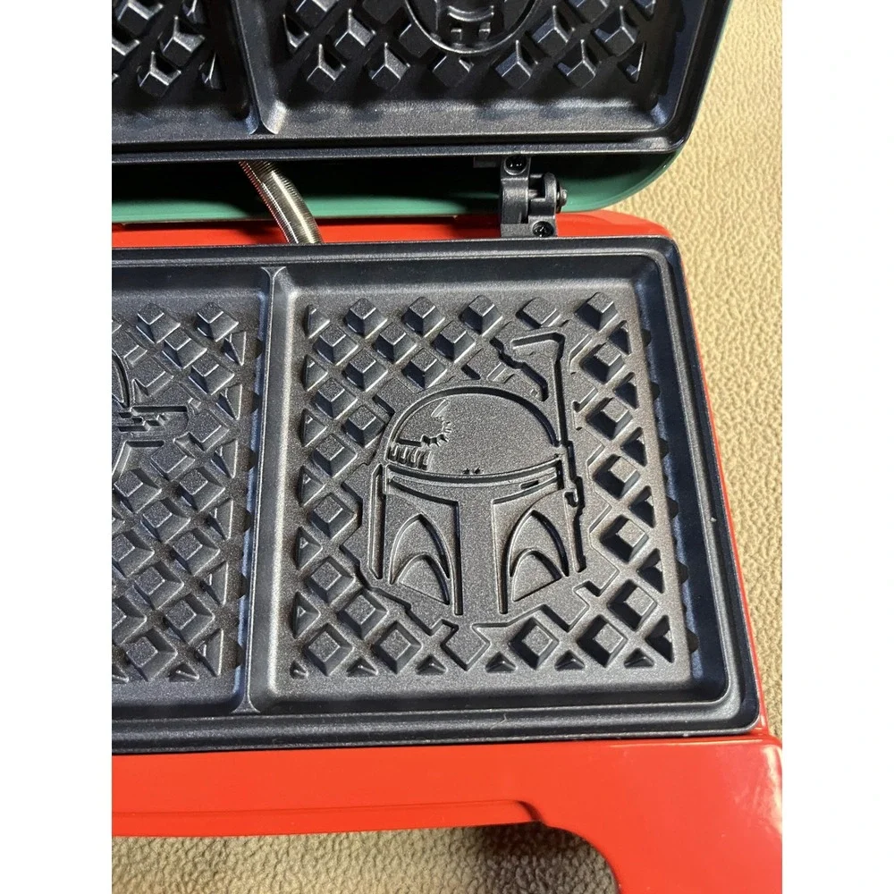 Star Wars Boba Fett Waffle Maker Makes 2 Mini Waffles Nonstick Plates‎